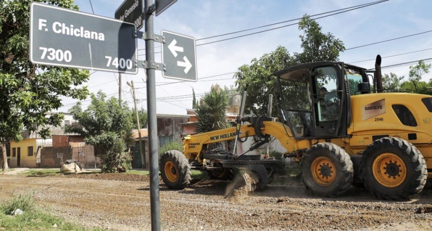 Contin&uacute;an los trabajos de ripiado y bacheo en distintos barrios de la ciudad