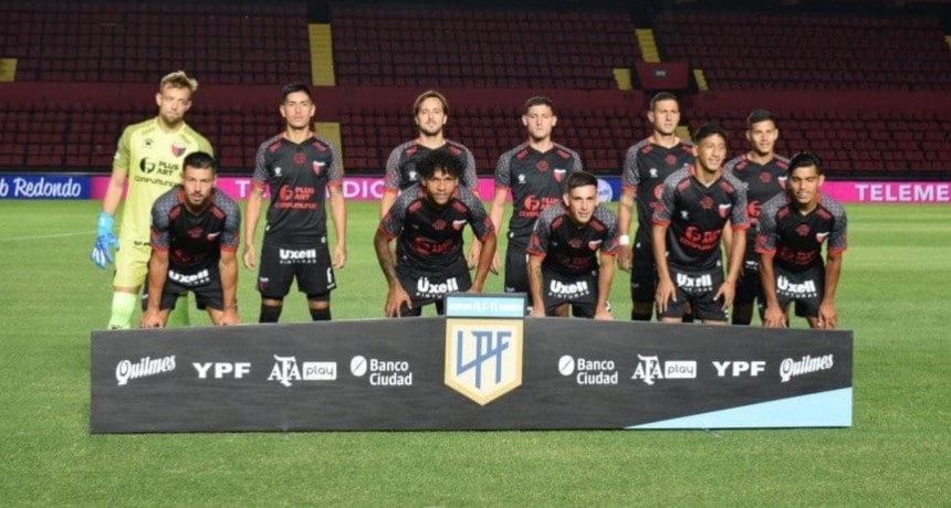 Con un golazo del Pulga Rodr&iacute;guez, Col&oacute;n gan&oacute; y es l&iacute;der de su grupo