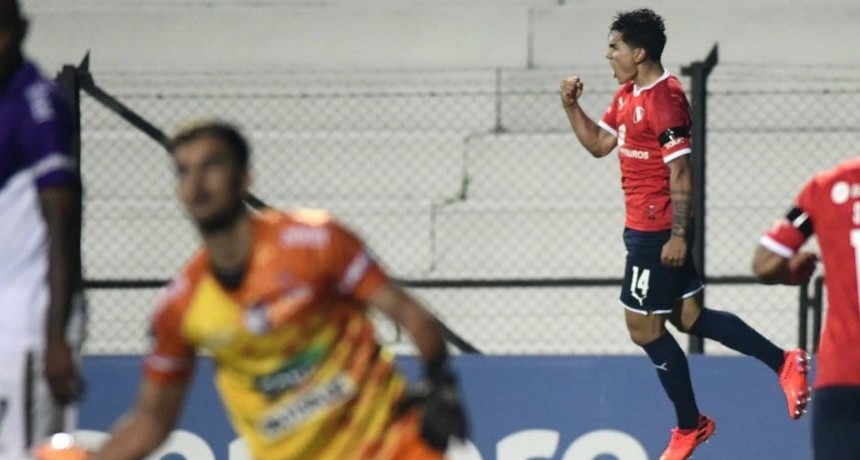 Independiente gole&oacute; a F&eacute;nix y puso un pie en cuartos de Sudamericana