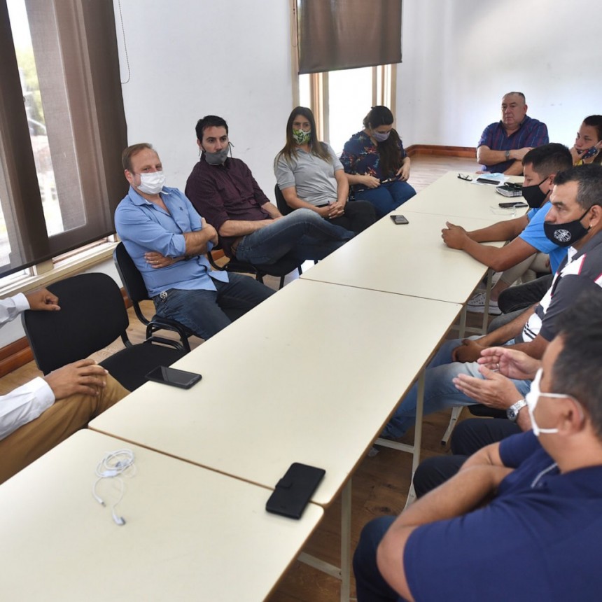La Municipalidad acord&oacute; con taxis y remises reforzar el servicio nocturno