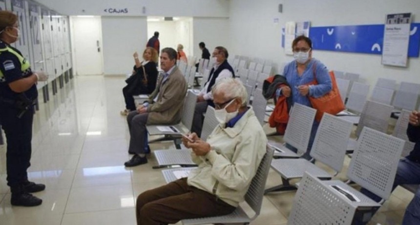 Desde hoy, los bancos retoman la atenci&oacute;n sin turnos