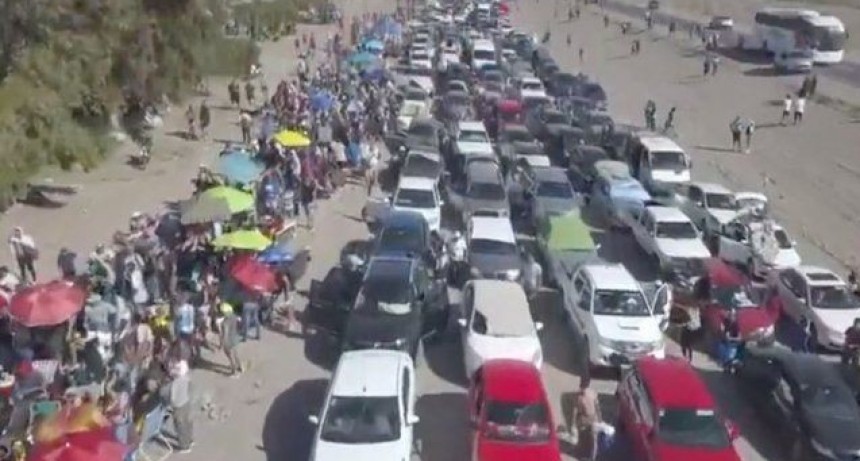 M&aacute;s de 40 cuadras de cola en San Juan para comprar una entrada para Argentina-Brasil