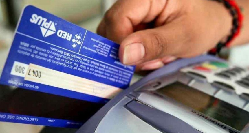 El Banco Central limita el financiamiento de viajes al exterior con tarjetas de cr&eacute;dito