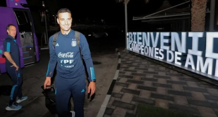 Lionel Scaloni hizo pie en Qatar y espera la llegada de los jugadores de la selecci&oacute;n