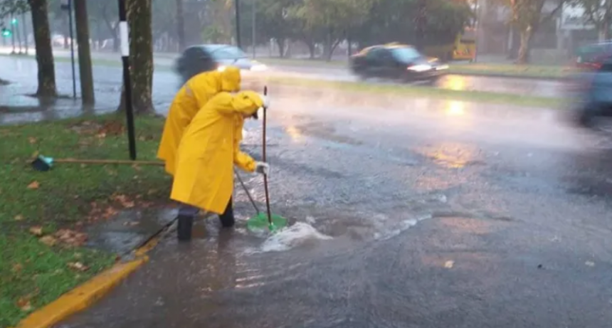 Lluvias intensas, calles anegadas y cortes de luz