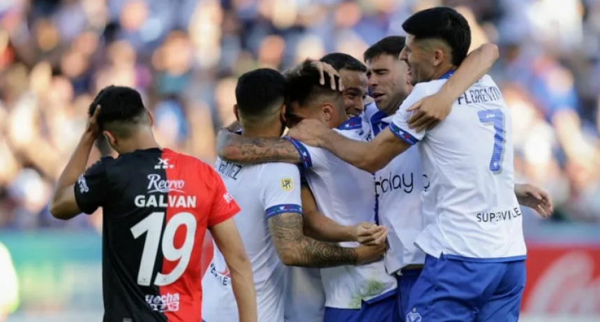 Col&oacute;n perdi&oacute; con V&eacute;lez pero se fue aliviado por tener otra chance