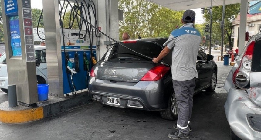 Diciembre llega con un aumento en los combustibles