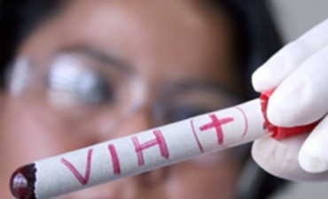Adolescentes y mayores de 50, los grupos en los que m&aacute;s aumentan las infecciones de VIH