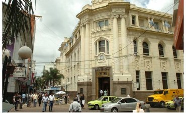 Los bancos atienden al p&uacute;blico con normalidad