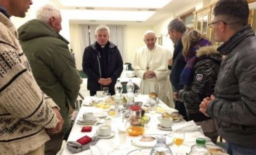 Sopl&oacute; 80 velitas: Francisco pidi&oacute; una vejez "fecunda"