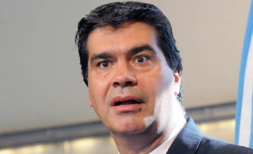 Ins&oacute;lito: Capitanich le puso Santiago Maldonado a un natatorio