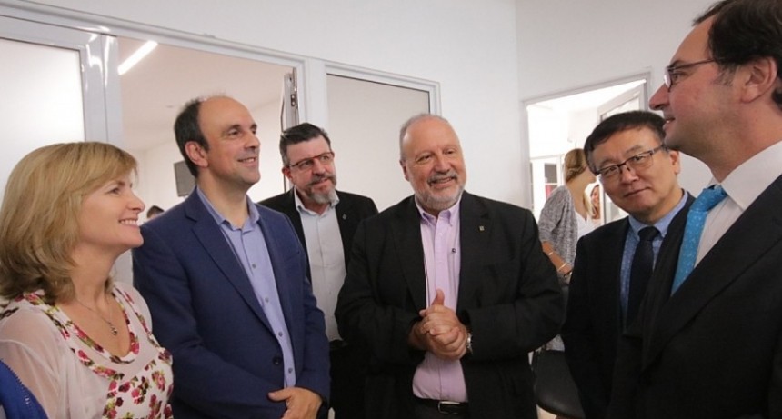 Jos&eacute; Corral se reuni&oacute; con especialistas internacionales en telecomunicaciones