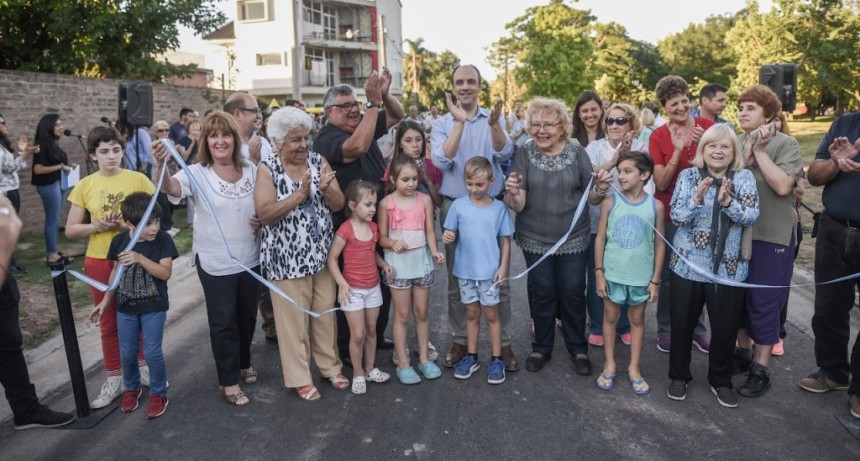 Inauguraron la pavimentaci&oacute;n sobre calle V&eacute;lez Sarsfield entre Salvador del Carril y Llerena