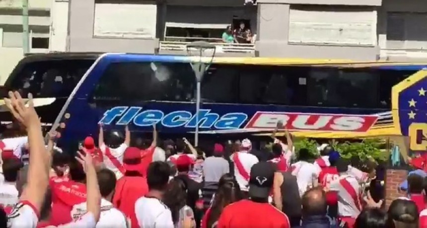 Detuvieron a un hincha de River por la agresi&oacute;n al micro de Boca