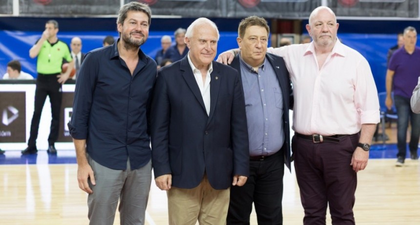 Lifschitz presenci&oacute; el partido inaugural de la Liga Nacional de B&aacute;squetbol 2018/2019