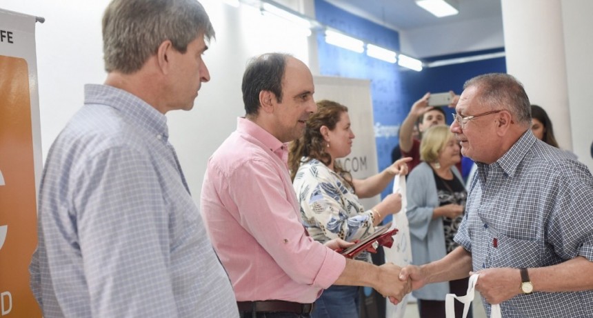 +Simple: Con m&aacute;s de 11.700 unidades, se complet&oacute; la entrega de tablets