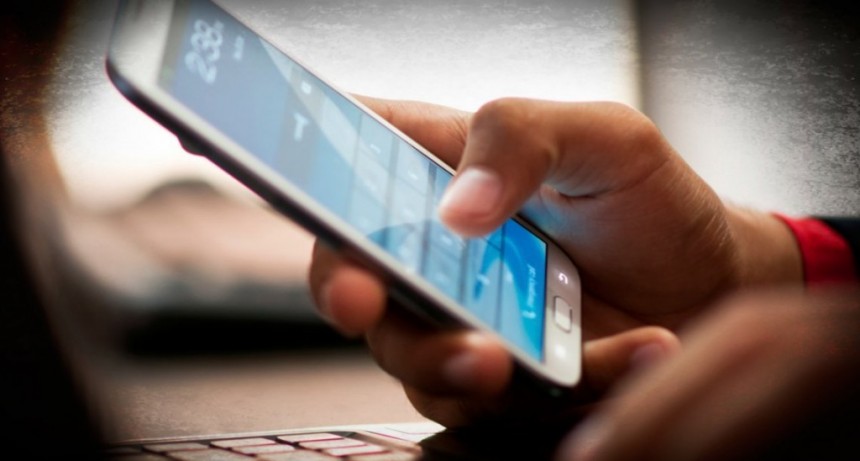 Ofrecen 100 mil d&oacute;lares a quien pueda dejar de utilizar el celular por un a&ntilde;o