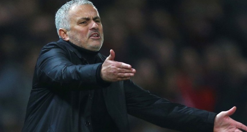 Manchester United echó a José Mourinho