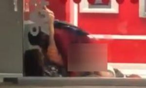 Parejita de borrachos acaba teniendo sexo en cajero autom&aacute;tico