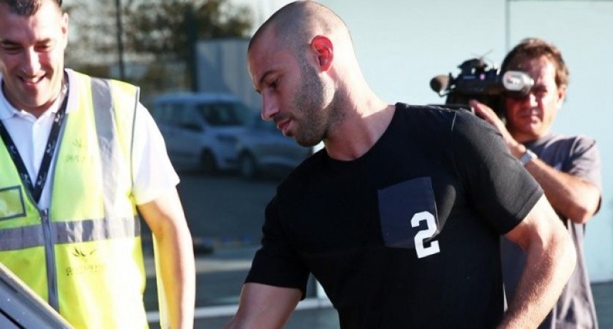 Mascherano lleg&oacute; al pa&iacute;s y el viernes ser&aacute; presentado en Estudiantes