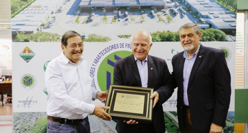 Lifschitz recorri&oacute; el Mercado de Productores y Abastecedores de Frutas, Verduras y Hortalizas