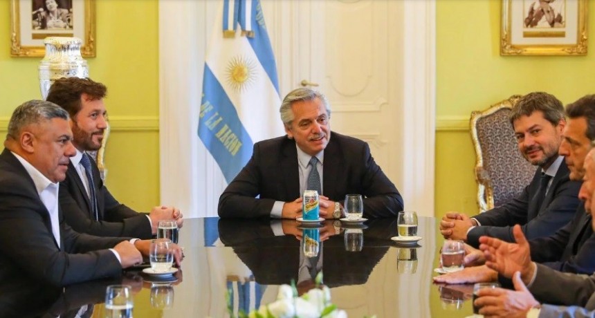 Alberto Fern&aacute;ndez se reuni&oacute; con Claudio Tapia y Alejandro Dom&iacute;nguez