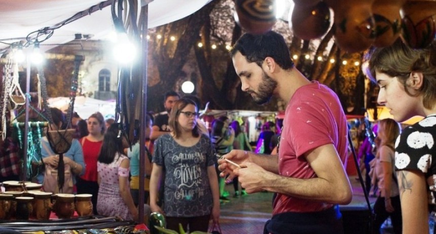 Nueva edici&oacute;n de la Feria del Sol y la Luna en la Plaza Pueyrred&oacute;n