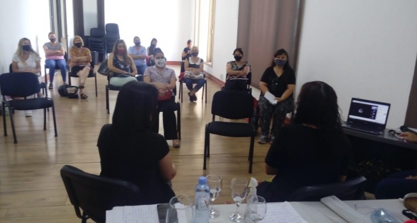Fiestas cuidadas: Brindaron una charla para acompa&ntilde;ar a las personas mayores