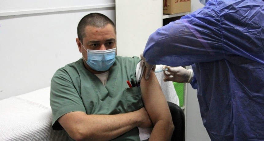 Covid-19: Inici&oacute; la campa&ntilde;a de vacunaci&oacute;n en la Regi&oacute;n Salud Santa Fe