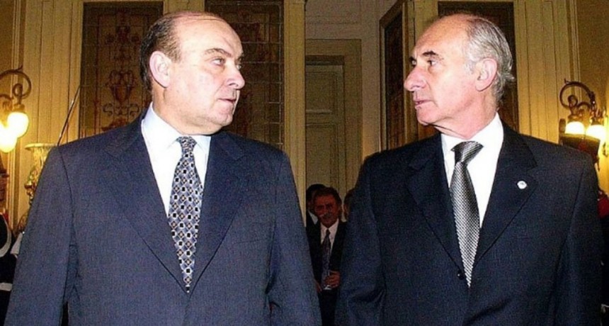 Hace 20 a&ntilde;os, Domingo Cavallo anunciaba el "corralito"