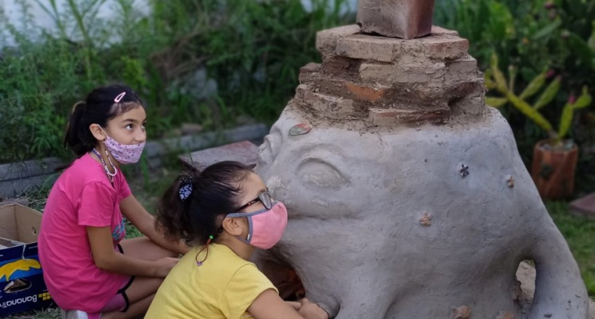 Se realiz&oacute; la quema de piezas de barro en el Taller de La Guardia