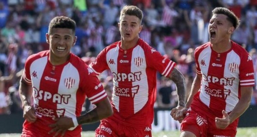 Uni&oacute;n gole&oacute; a Col&oacute;n en el cl&aacute;sico y avanz&oacute; a la Sudamericana