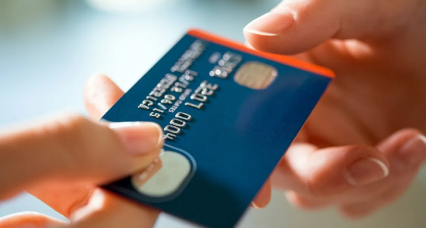 Comienza a regir el d&oacute;lar tarjeta para turistas del exterior