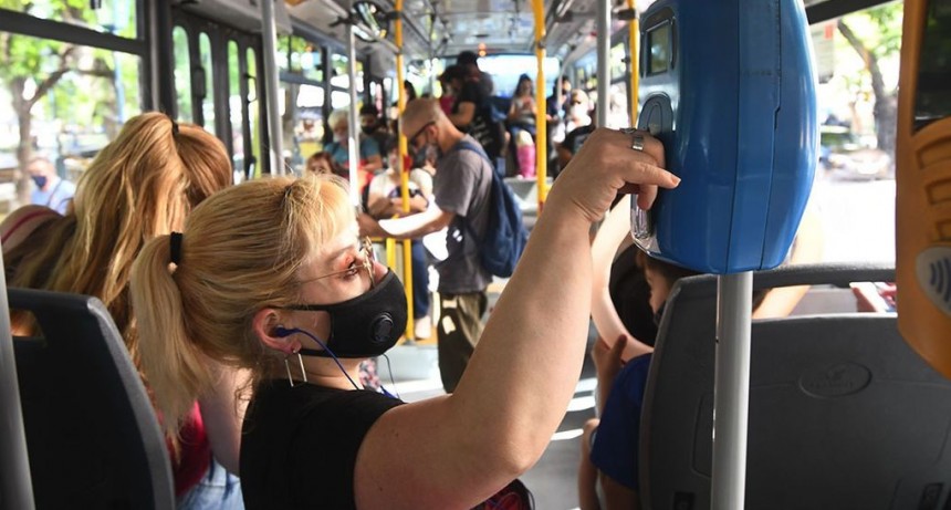 Por la suba de casos, recomiendan el uso de barbijos en el transporte p&uacute;blico