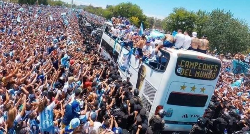 La caravana mas grande del mundo saludo a los CAMPEONES