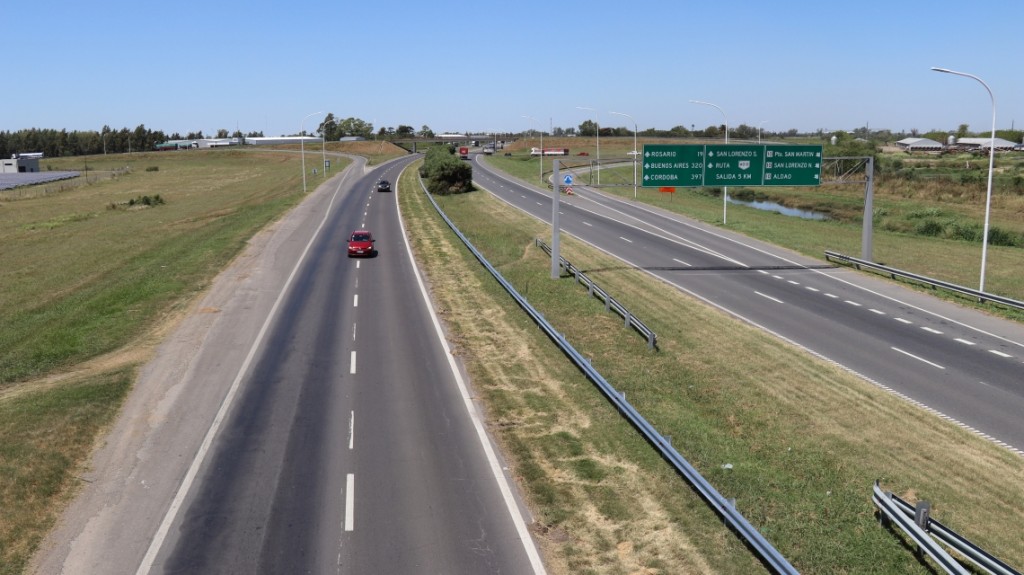 Barreras en alto en los peajes de la autopista Rosario - Santa Fe