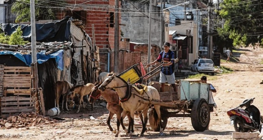 La pobreza lleg&oacute; al 44,7% en tercer trimestre del 2023, seg&uacute;n UCA