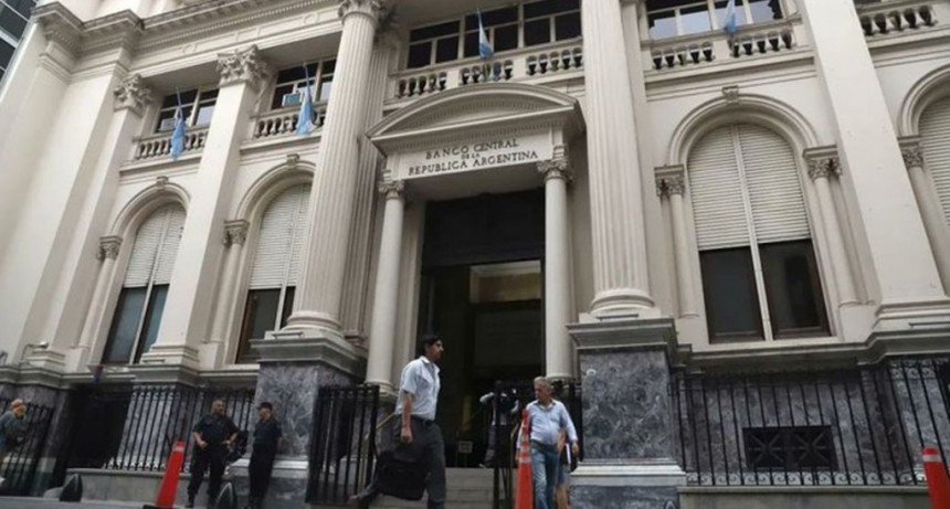 Mercado cambiario: seguir&aacute;n las restricciones para operar