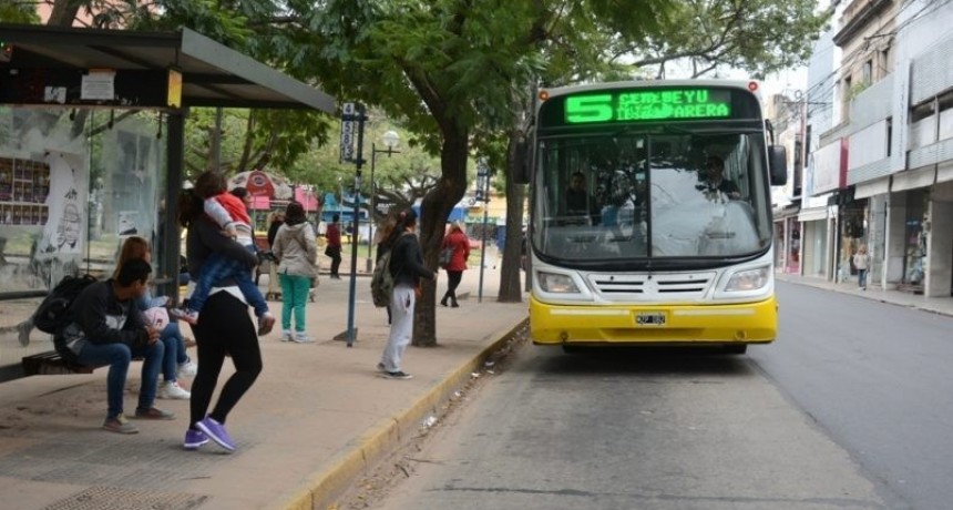 "Hoy el costo del boleto sin subsidio es de $800, y si los mantienen no bajar&iacute;a de $500", dicen desde el sector empresario del transporte p&uacute;blico