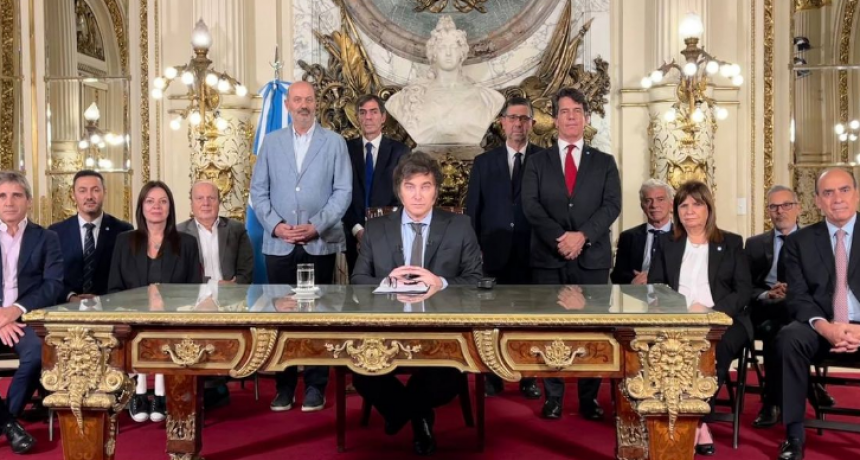 Las 30 principales medidas que Milei incluy&oacute; en el DNU
