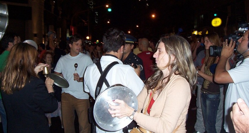 Cacerolazos en distintos puntos del pa&iacute;s tras el discurso de Milei
