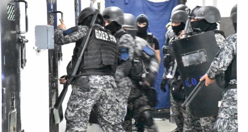 Controles sorpresivos en Pi&ntilde;ero: secuestraron celulares y elementos cortopunzantes.