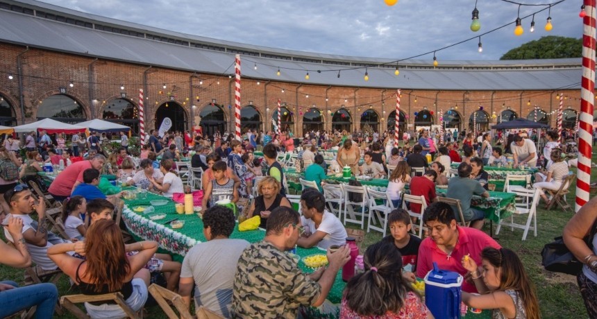 &ldquo;Yo vi tu coraz&oacute;n&rdquo;: despedida de a&ntilde;o con cena a la canasta en La Redonda
