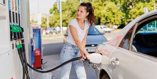 Habilitarán autodespacho de combustible en las estaciones de servicio del país