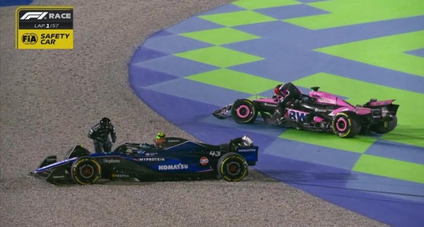 Colapinto choc&oacute; en la primera curva y termin&oacute; su participaci&oacute;n en la carrera