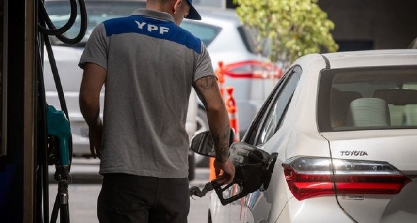 Aumentaron los combustibles y llenar el tanque ya cuesta $60.000