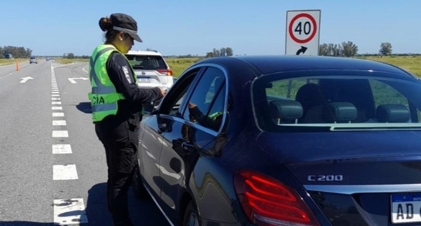 Refuerzan controles en rutas santafesinas por el mayor movimiento de los d&iacute;as 24 y 25