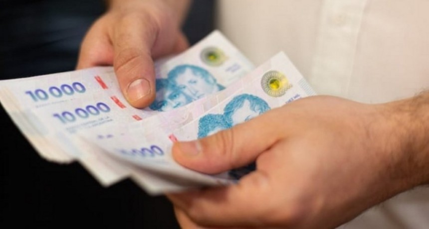 Salario mínimo: el Gobierno fijó aumentos escalonados hasta agosto de 2026 